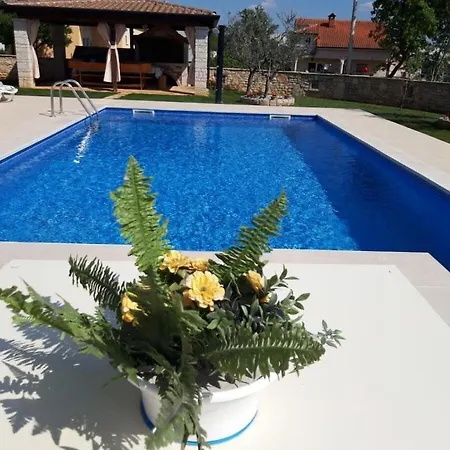 Дом отдыха In Pore With Swimming Pool