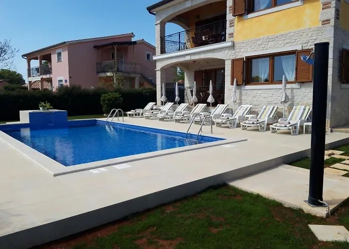 Дом отдыха In Pore With Swimming Pool
