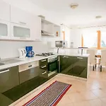 In Pore With Swimming Pool Пореч