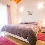 Vakantiehuis In Pore With Swimming Pool