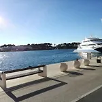 In Pore With Swimming Pool Будинок відпочинку Пореч