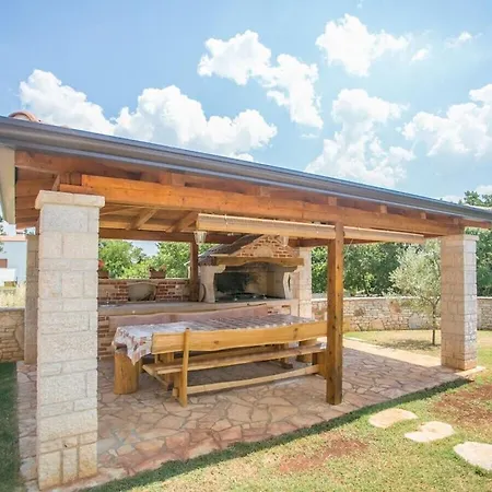 In Pore With Swimming Pool