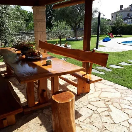 In Pore With Swimming Pool بيت للعطل