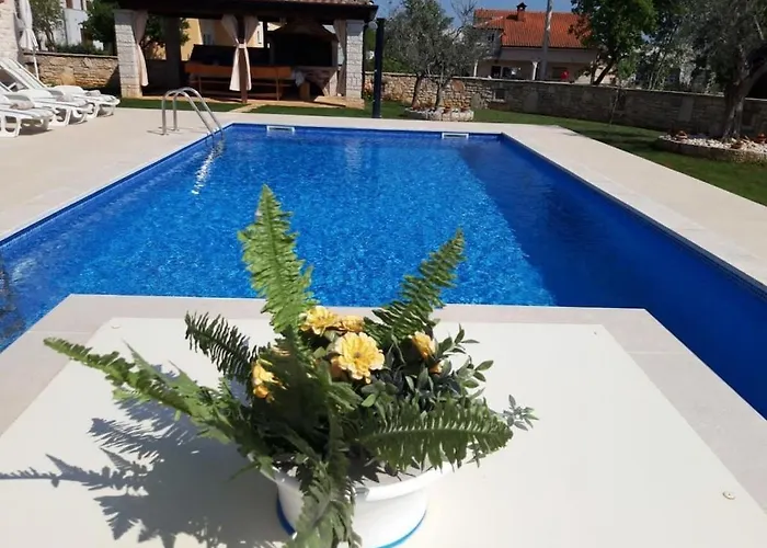Σπίτι διακοπών In Pore With Swimming Pool