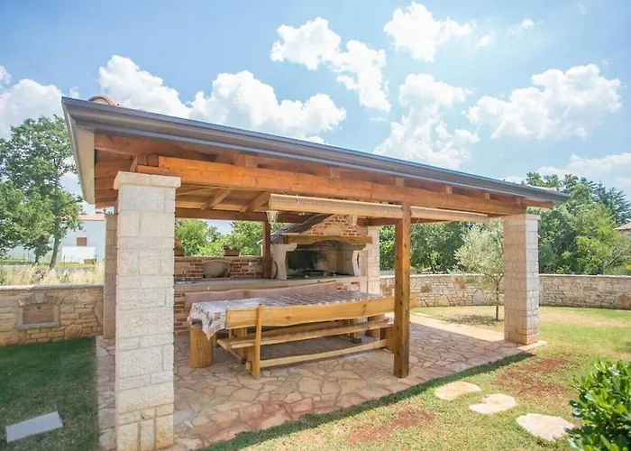 In Pore With Swimming Pool