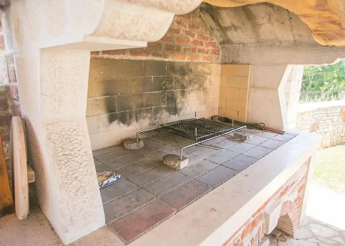 Holiday home In Pore With Swimming Pool Porec