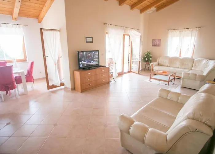 In Pore With Swimming Pool Σπίτι διακοπών