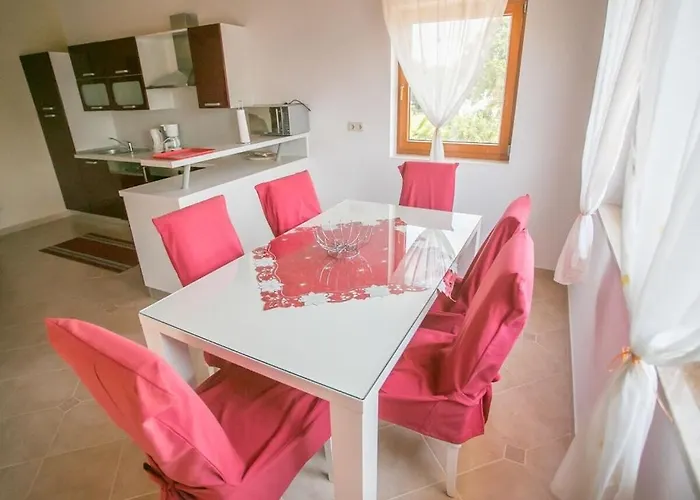 In Pore With Swimming Pool