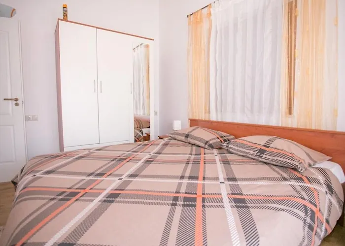 In Pore With Swimming Pool Feriehus